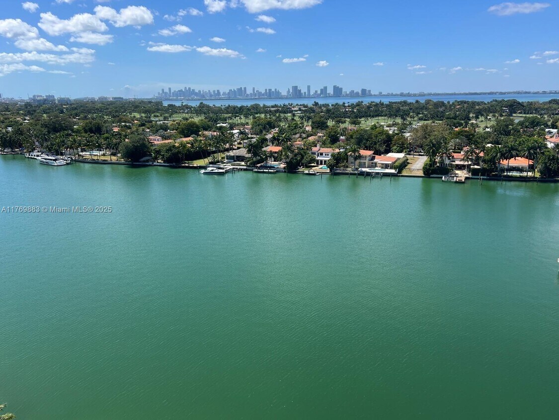 Primary Photo - 5900 Collins Ave