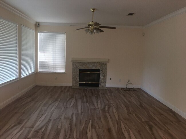 Foto del edificio - Highly Desirable 2 Story Home In Brookside