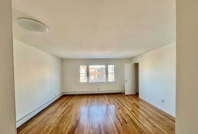Building Photo - 203 Zabriskie St