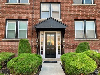 Building Photo - 422 Skillen St