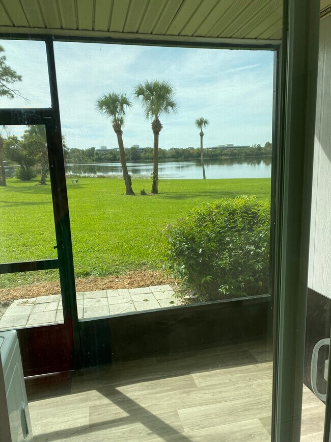 Foto del edificio - 936 Lake Destiny Rd