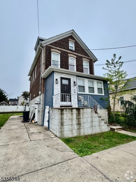 Building Photo - 33 Jeanette St