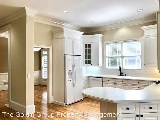 Foto del edificio - 1008 Fairway Estates NE