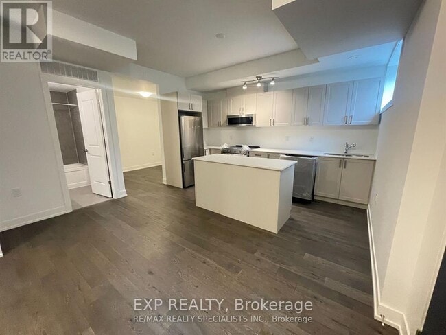 Photo du bâtiment - 1075 Douglas McCurdy Cmn