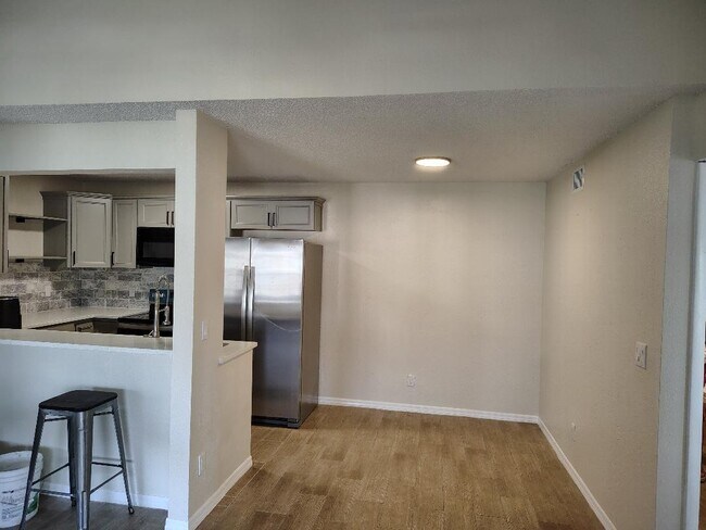 Building Photo - 194 Santa Clara Dr