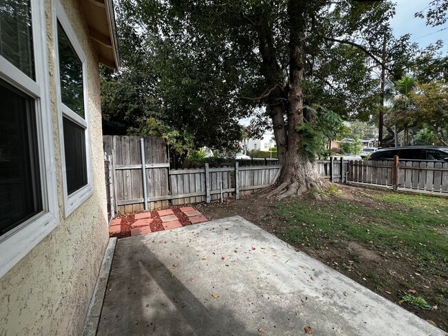 Building Photo - 2 Bedroom 1 Bath Remodeled House for Rent ...