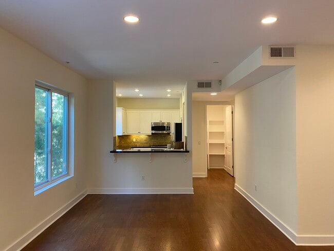 Building Photo - 11851 Laurelwood Dr