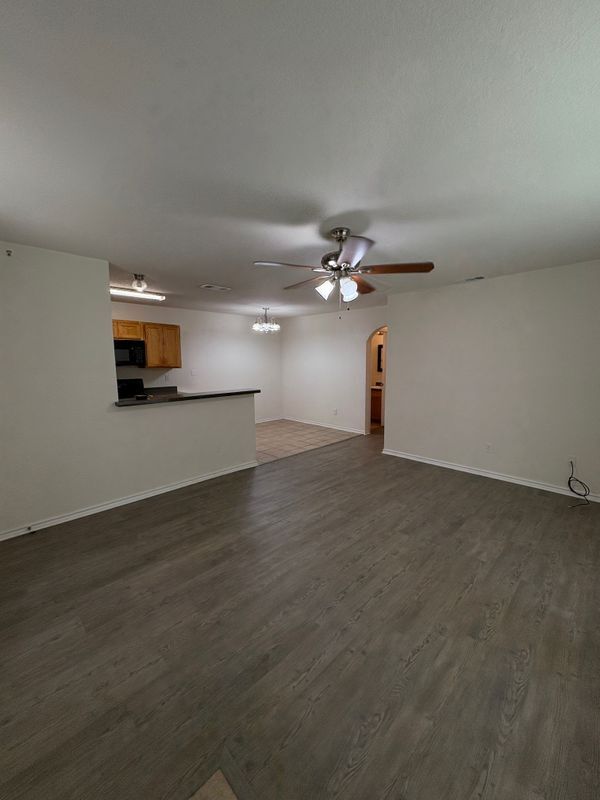 Foto del edificio - 8128 Doreen Ave