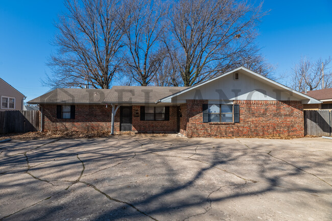 Building Photo - 1817 S Glendale St