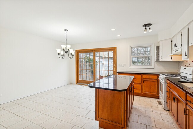 Foto del edificio - 825 Country Club Dr