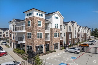 Building Photo - Aria at Ella