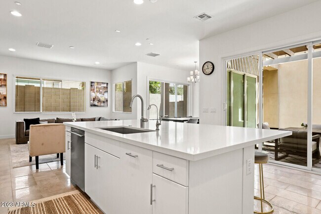 Building Photo - 6888 E Lyra Dr