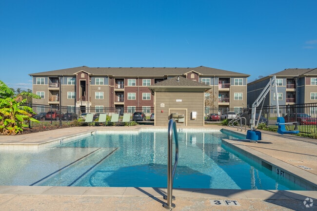 Pool - Villas at Colt Run Apartments