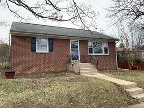 Building Photo - 525 Hilton Dr