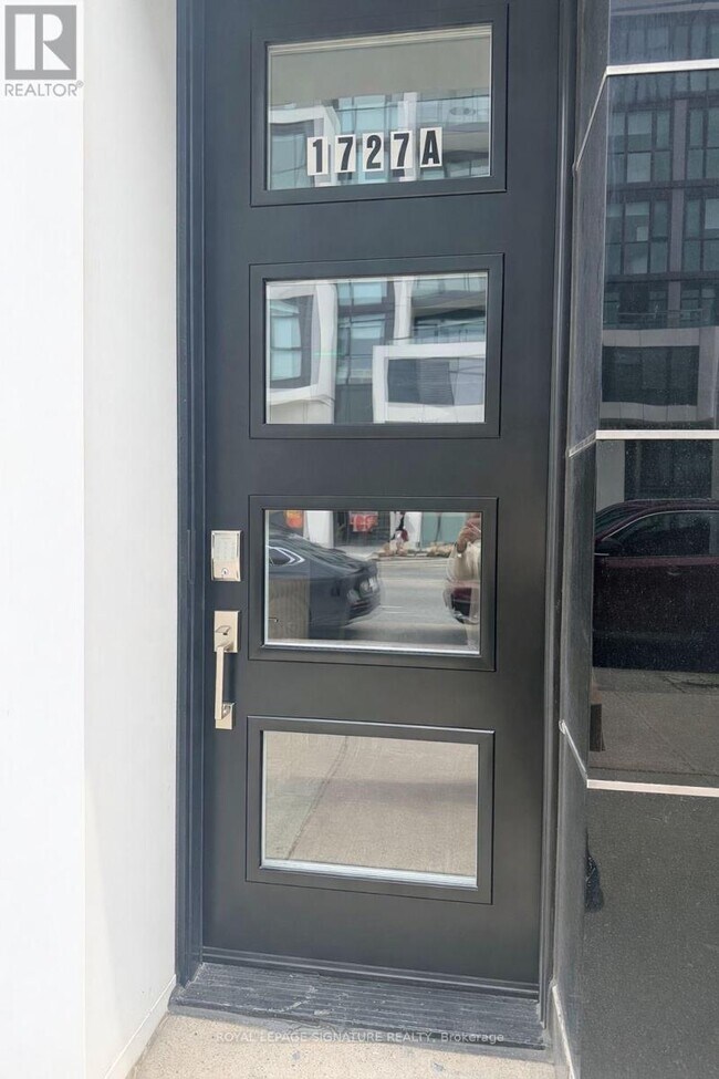 Photo du bâtiment - 1727a Bayview Ave