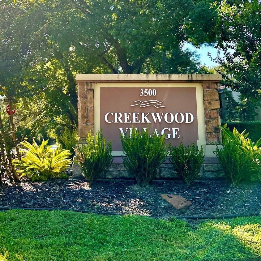 Foto principal - 3500 Tangle Brush Dr