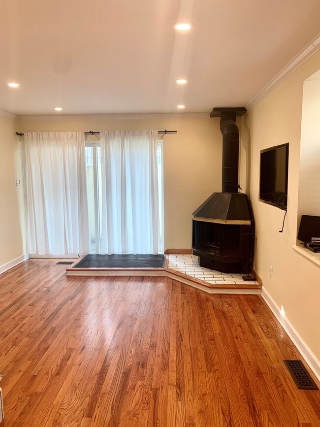 Building Photo - Amazing 2-Bedroom Townhouse Located in Bella Vista! Available mid-July!