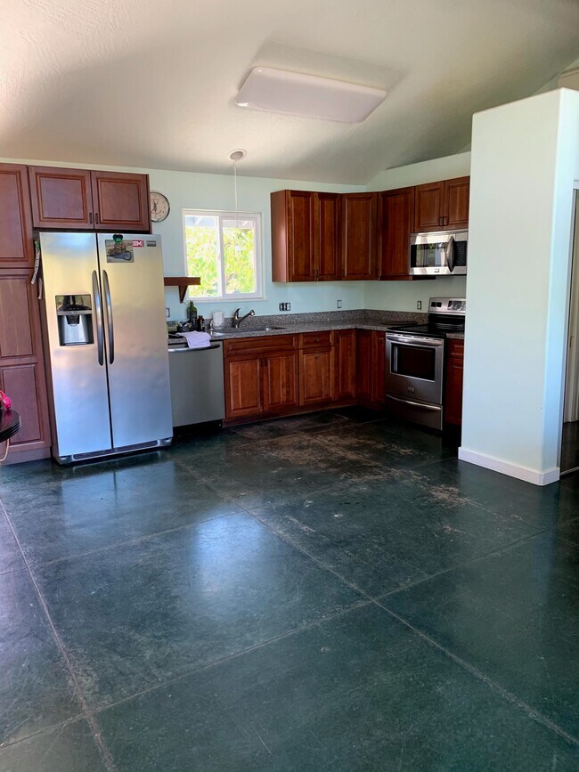 Kitchen with granite counter tops, stainless steel appliances and lots of space. - 132 E Welakahao Rd