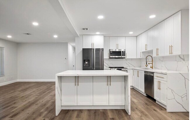 Foto del edificio - 2298 NE 4th Ave