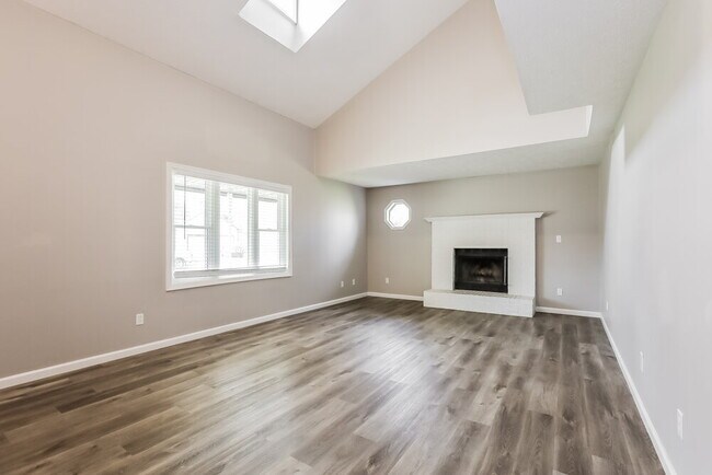 Foto del edificio - 8460 Countryside Ct