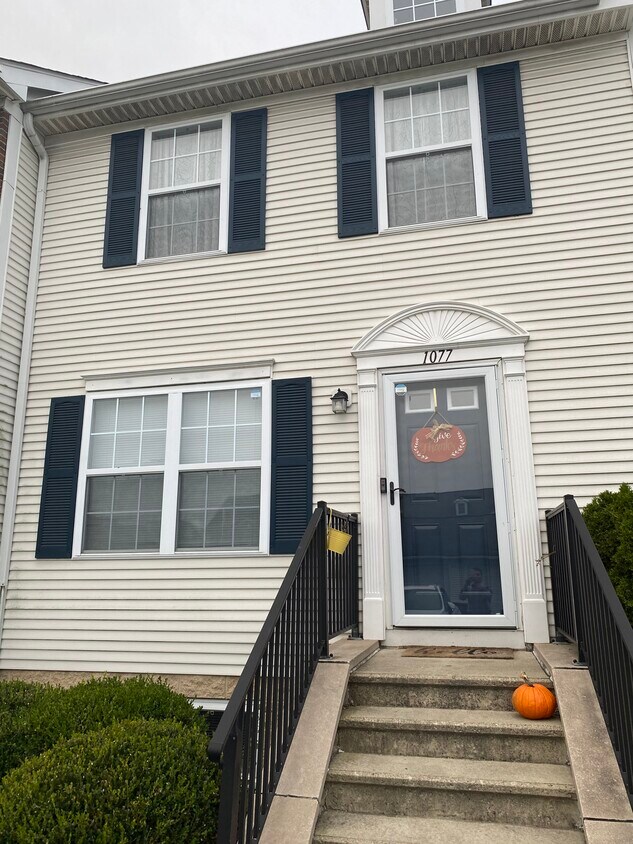Foto principal - 1077 Shady Lake Dr