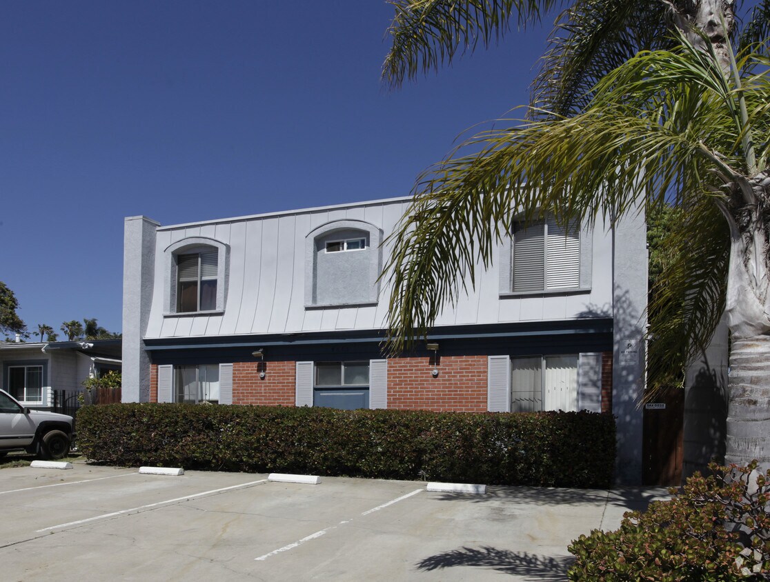 Building Photo - 4665 Mississippi St