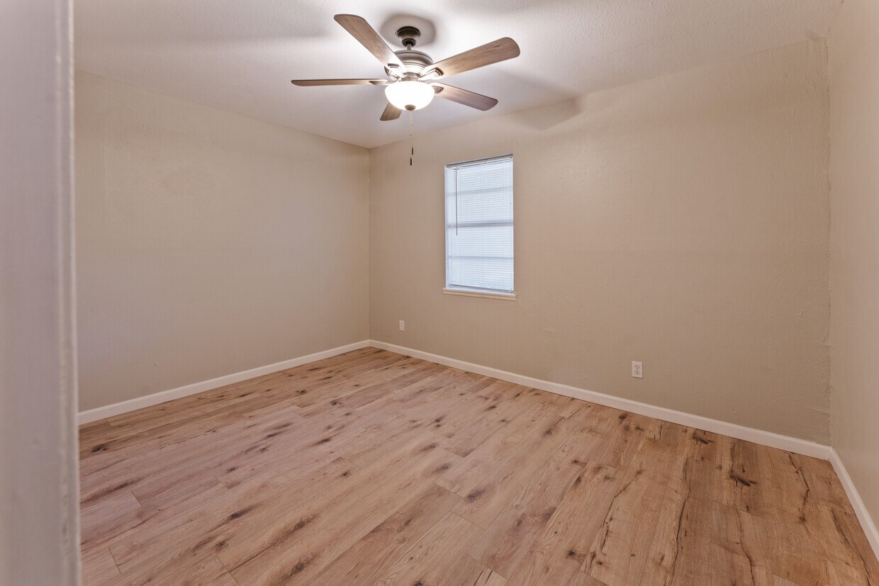 101 S 5th St Unit 304, Crandall, TX 75114 Apartments in Crandall, TX