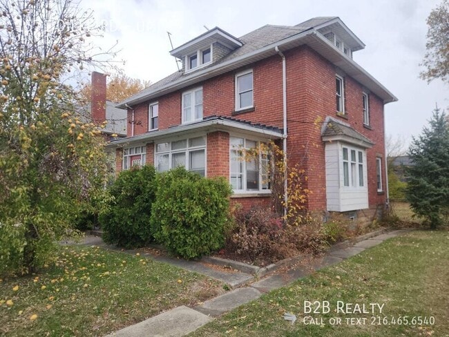 Building Photo - 1571 Dille Rd