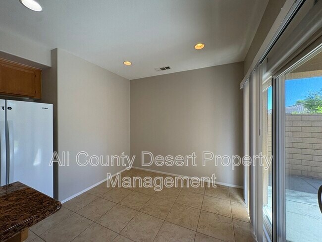 Foto del edificio - 74555 Falcon Ln