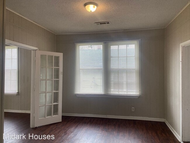 Building Photo - 3 br, 1 bath House - 2620 Broadway Court