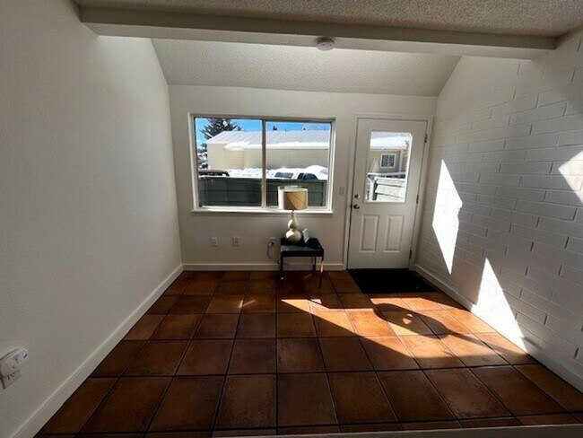 Foto del edificio - Long Term Rental- 791C Riverbend Condos- P...