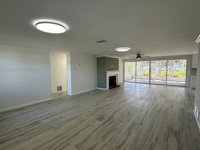 Building Photo - 812 Bayview Drive; Nokomis, FL 34275 - Sin...