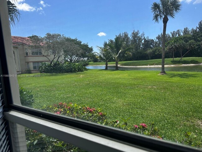 Foto del edificio - 3310 Pinewalk Dr N