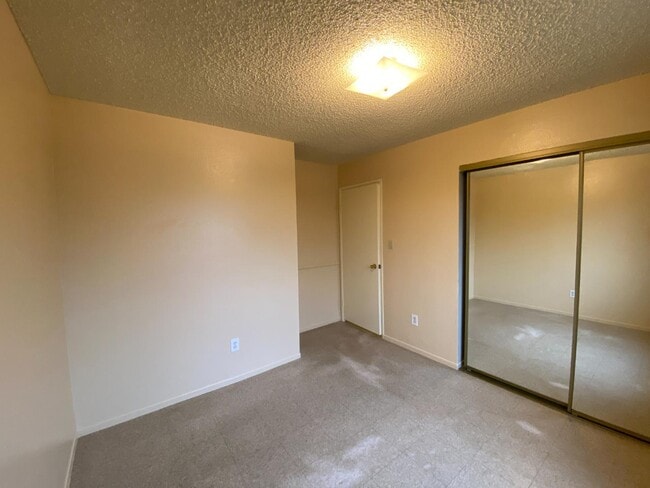 Foto del edificio - 15156 Elm Ct