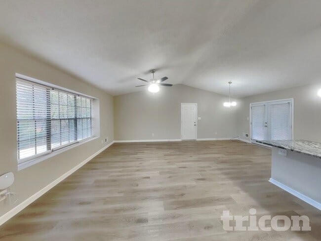 Building Photo - 212 Hemlock Dr