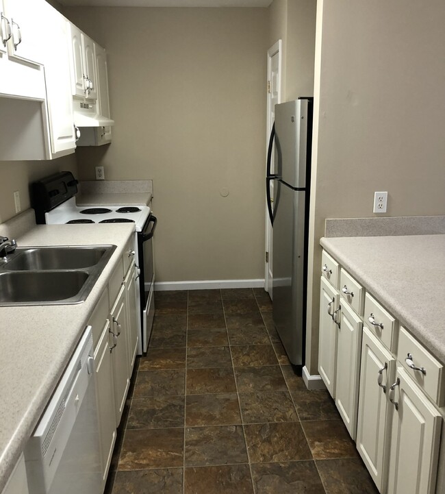 Building Photo - 3BD 3BA DUPLEX CLOSE TO TTU FOR RENT