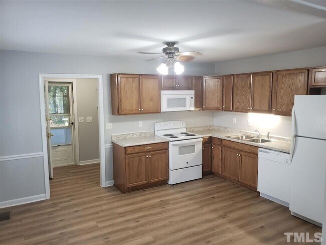 Foto del edificio - 7708 Longstreet Dr