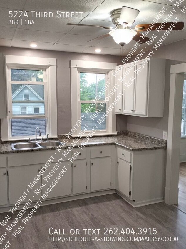 Foto principal - Three bedroom upper duplex