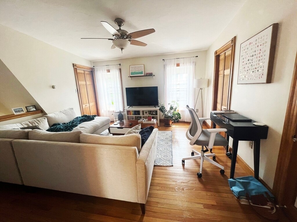 Primary Photo - 250 W 5th St