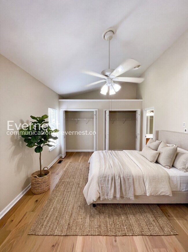 Foto del edificio - 3 Bed/2 Bath Home with Garage & Fenced Yard / Available Now!