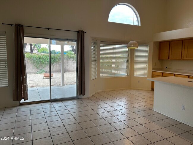 Building Photo - 1161 W Courtney Ln