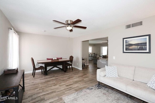 Building Photo - 2634 S Cottonwood Dr