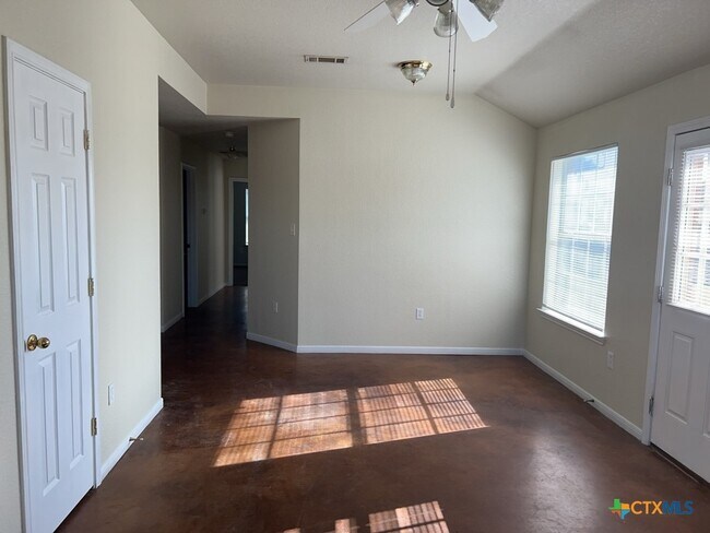 Foto del edificio - 3101 Yaupon Rd