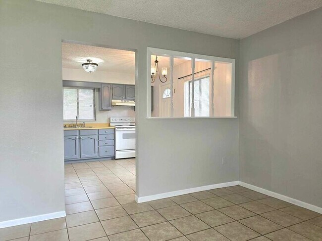 Foto del edificio - 6132 Odom Rd