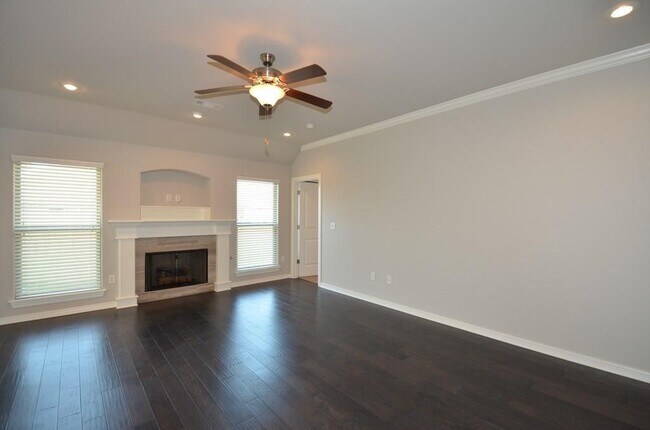 Building Photo - 301 Sullivans Way