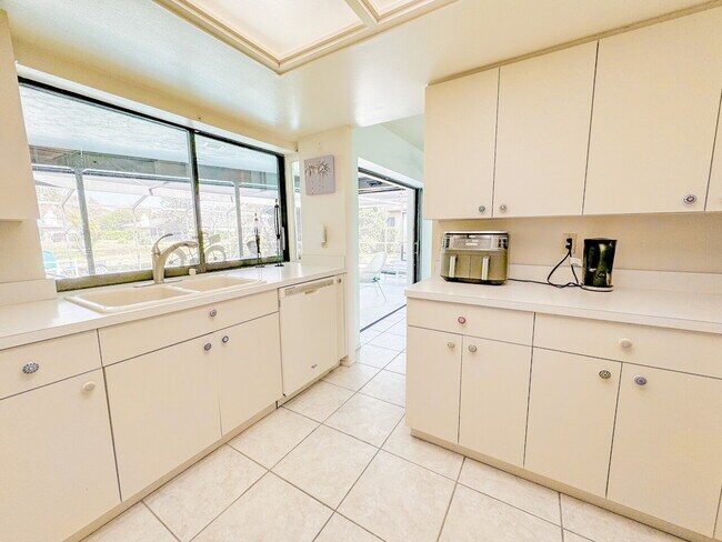 Foto del edificio - Gorgeous pool and spa home in central Sarasota