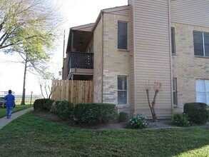 Building Photo - 10555 Turtlewood Ct