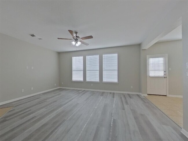 Foto del edificio - 7526 Oakwood Canyon Dr