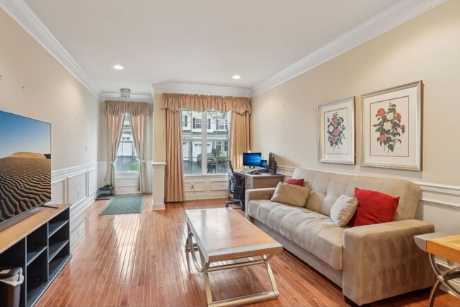 Building Photo - Spacious 3BR Townhome in Newtown Square