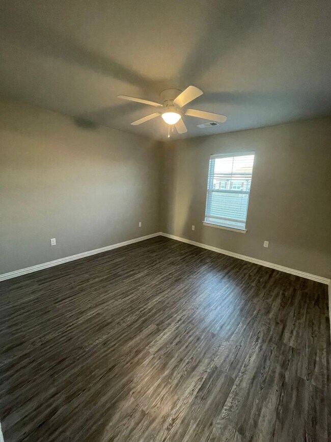 Foto del edificio - Spacious 3/2 with Large Lawn Area